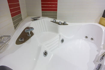Jetted Tub